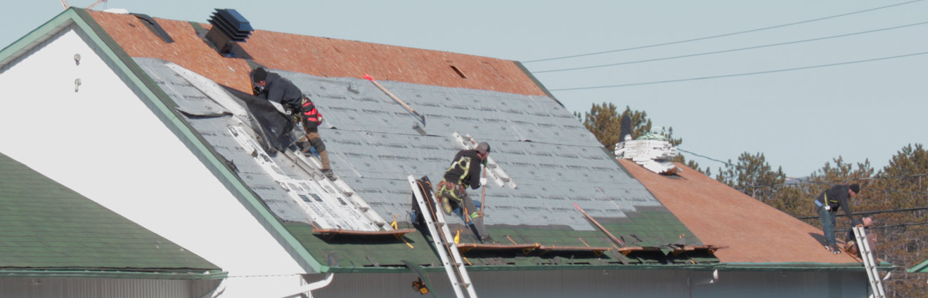 Image of a team of roofers at work.
