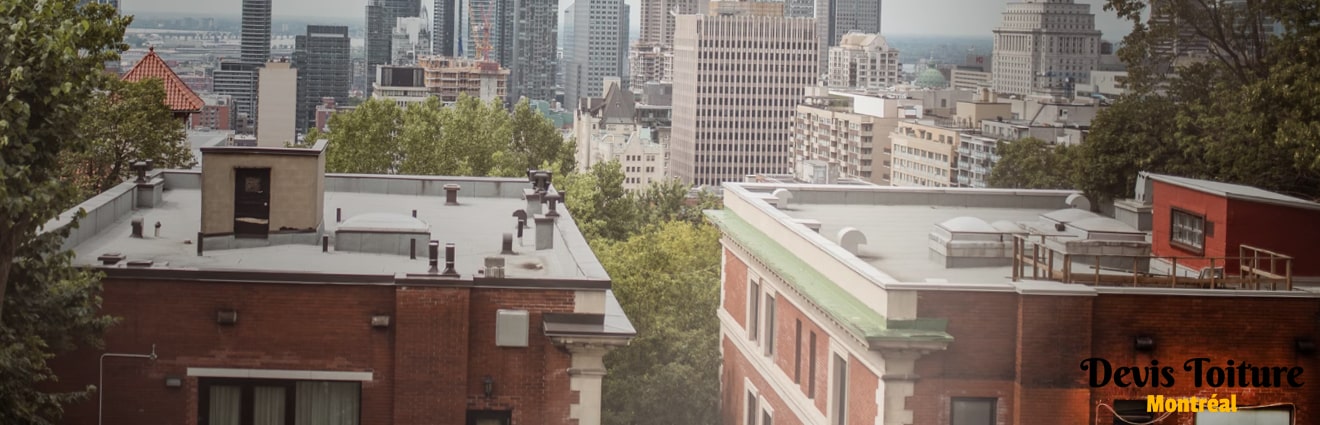 Image illustrant deux bâtiments montréalais possédant un toit plat.